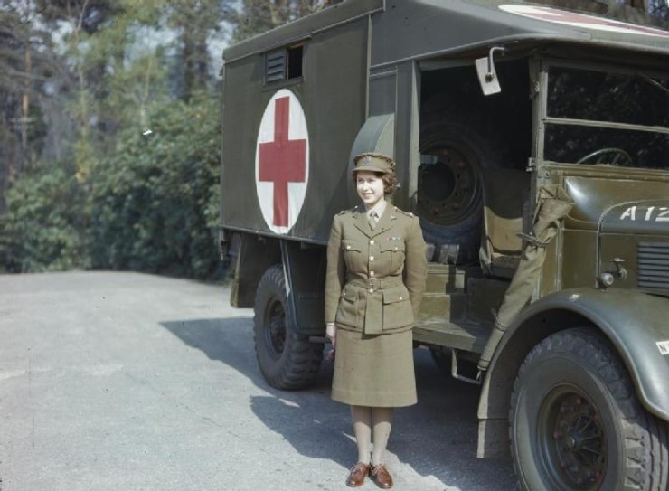 Hrh_Princess_Elizabeth_in_the_Auxiliary_Territorial_Service,_April_1945_TR28321.jpg