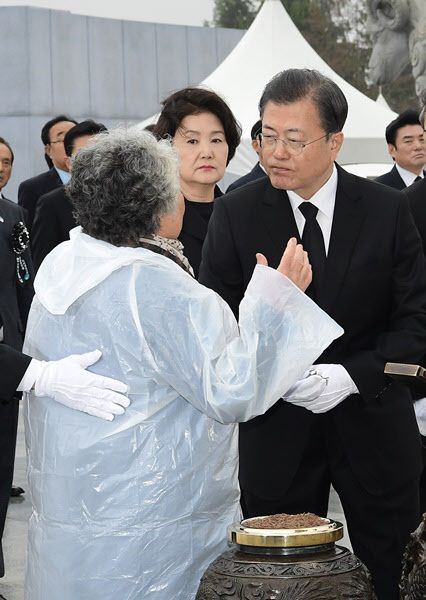 천안함 김정숙.jpg