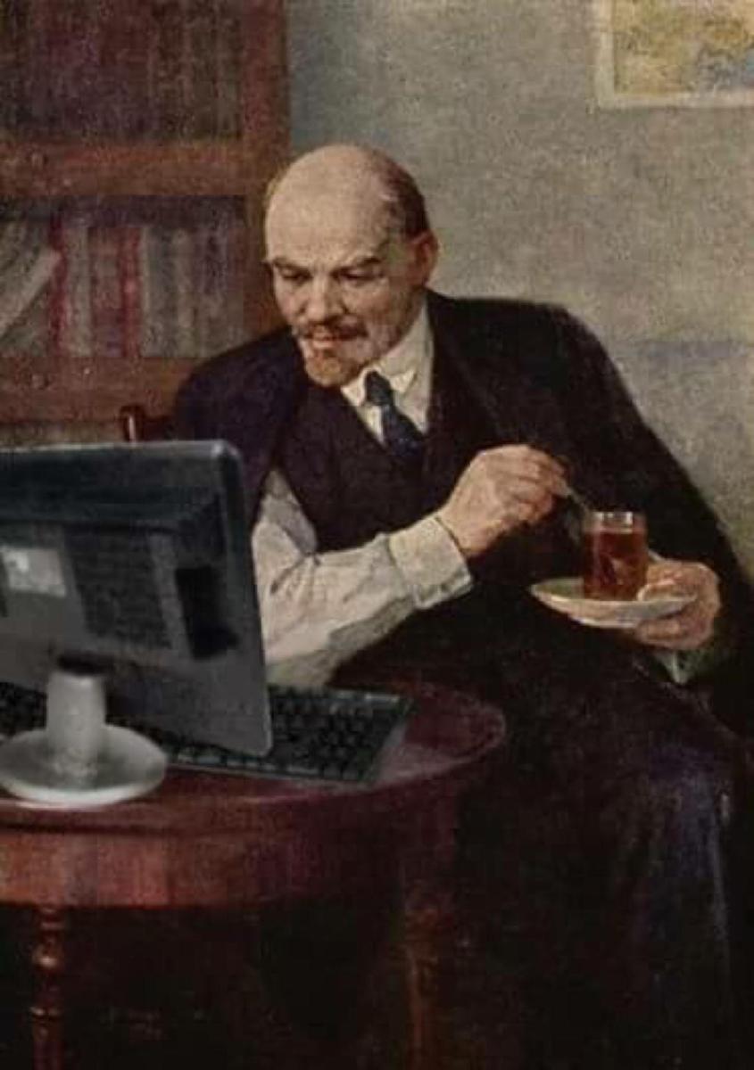 lenin_with_a_computer_by_leningradpoet_db817xh-fullview.jpg