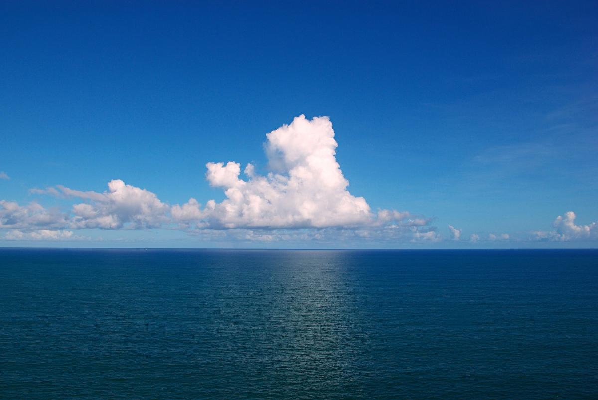 Clouds_over_the_Atlantic_Ocean.jpg