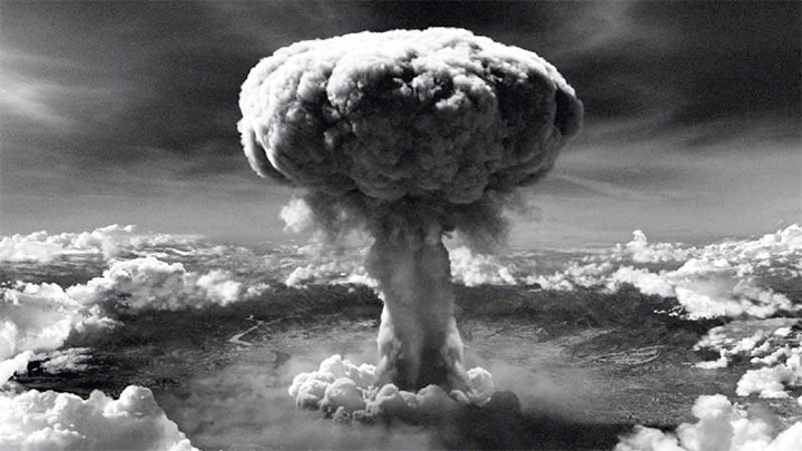 흑백 핵폭탄.jpg
