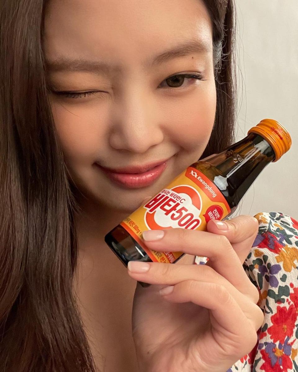 jennierubyjane-_CMFai7mjhop_-4.jpg