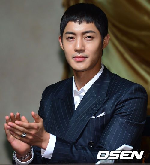 김현중박수.jpg