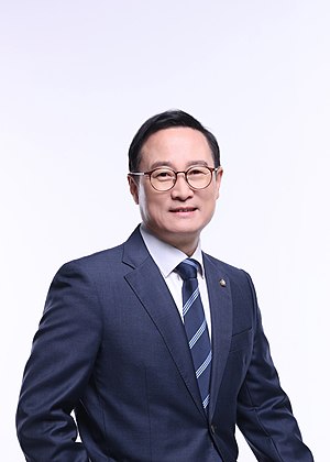 Assemblyman_Hong_Young-pyo.jpg