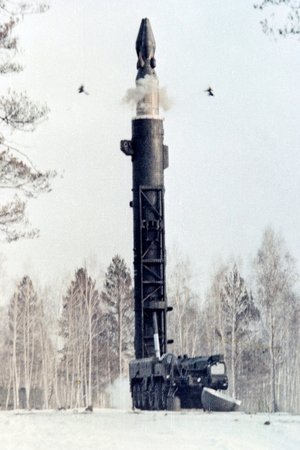 SS-20-Soviet-ballistic-missile.jpg