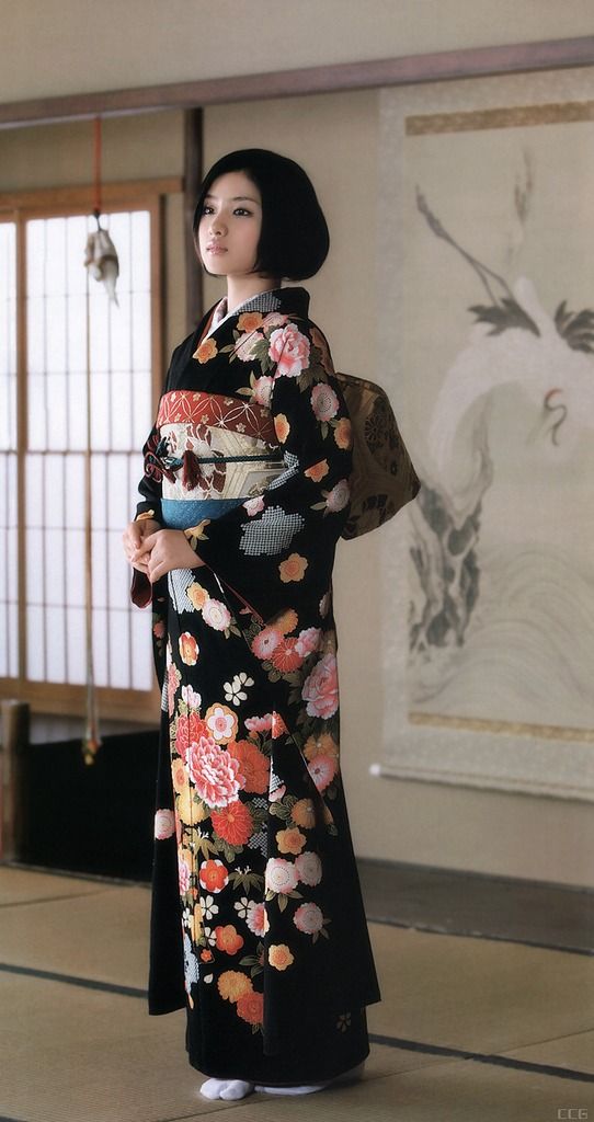 6a1ee2b8c86be9ee74687a069c5fd5bc--kimono-japan-japanese-kimono.jpg