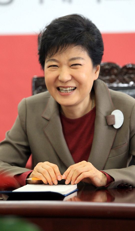 박근혜웃음.jpg