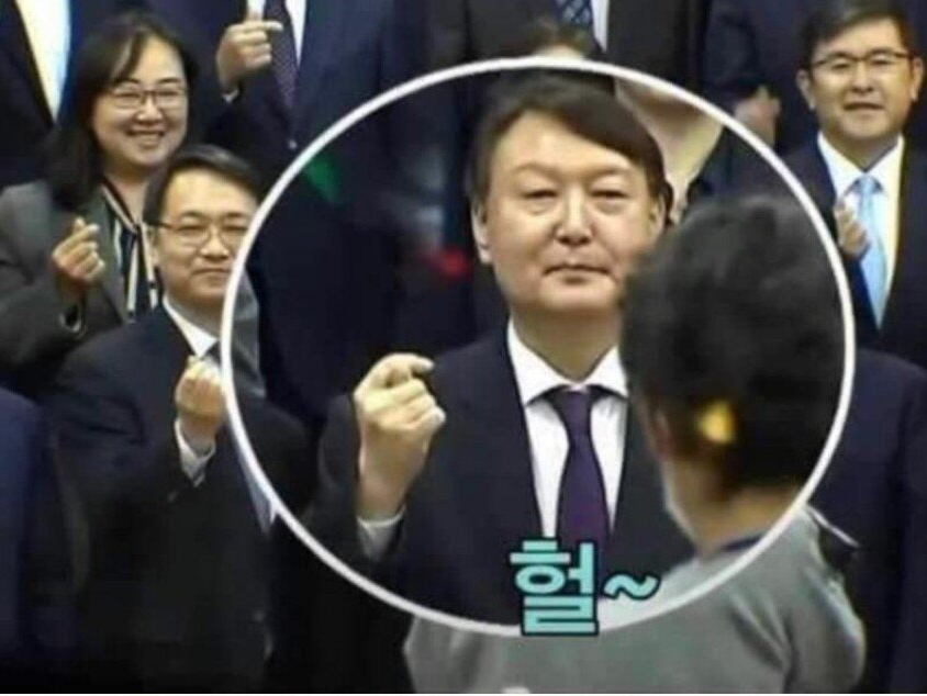 윤석열_손가락욕.jpg