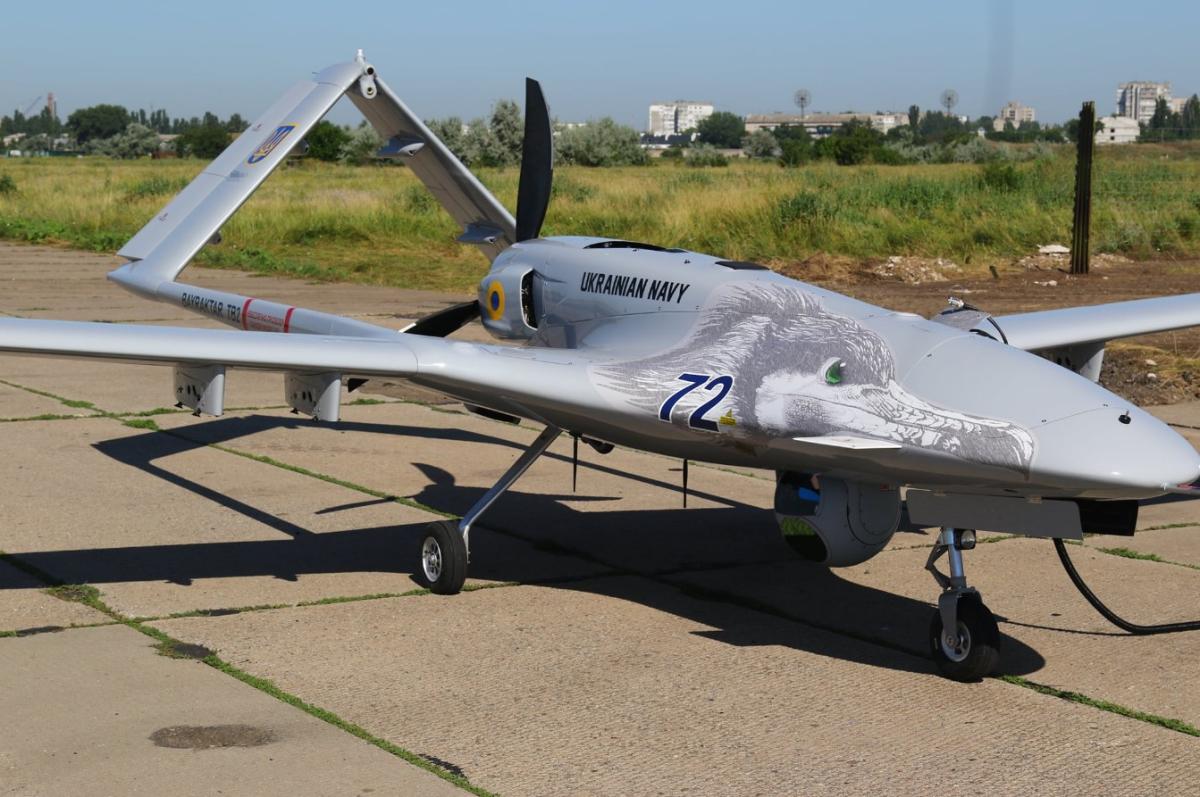 Ukrainian-Navy-receives-first-Turkish-built-Bayraktar-TB2-armed-drones.jpg