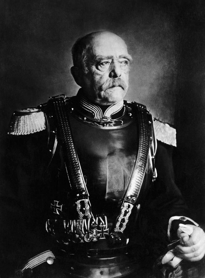 Otto_Von_Bismarck_uniform_Bismark-Cuirassiers.jpg