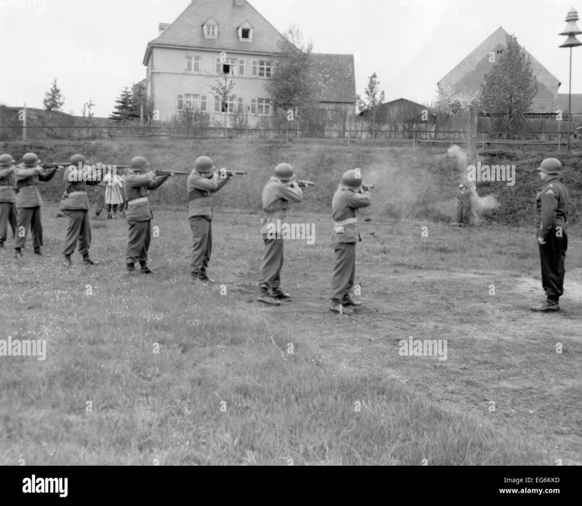 us-army-firing-squad-executed-richard-jarozik-in-kitzingen-germany-EG6KKD.jpg